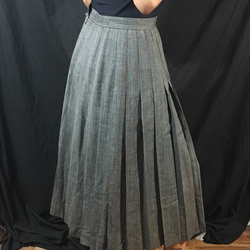 Grey school pleated skirt